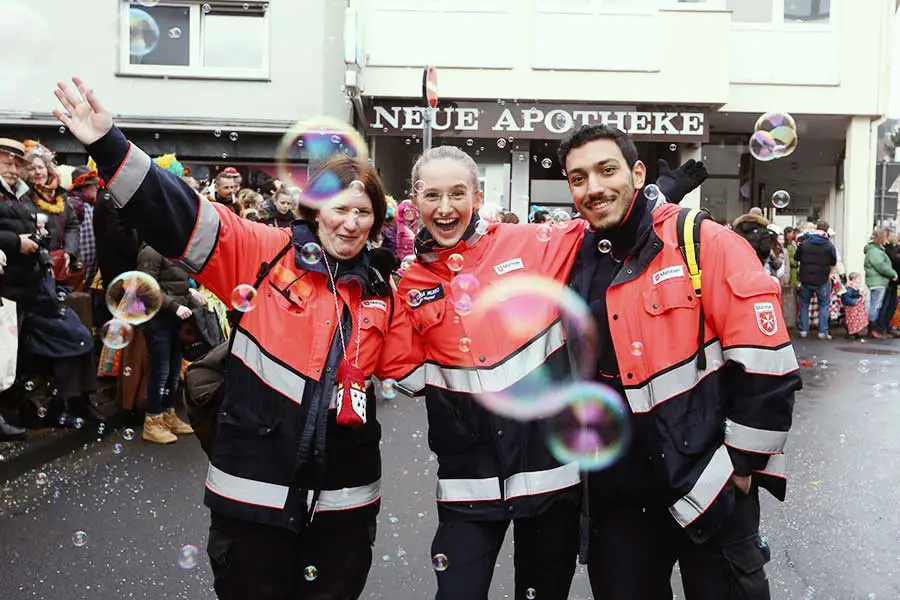 Karnevalszug in Bad Honnef - Malteser gehören natürlich dazu. Fotos: Ralf Klodt/MHD