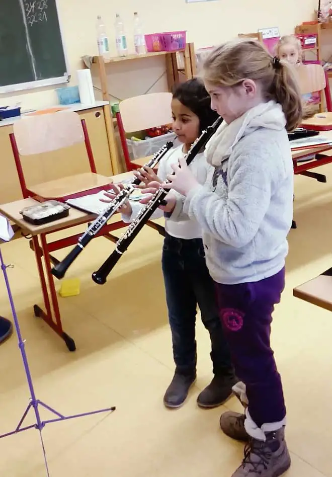 lydia und Sophia oboe spielen