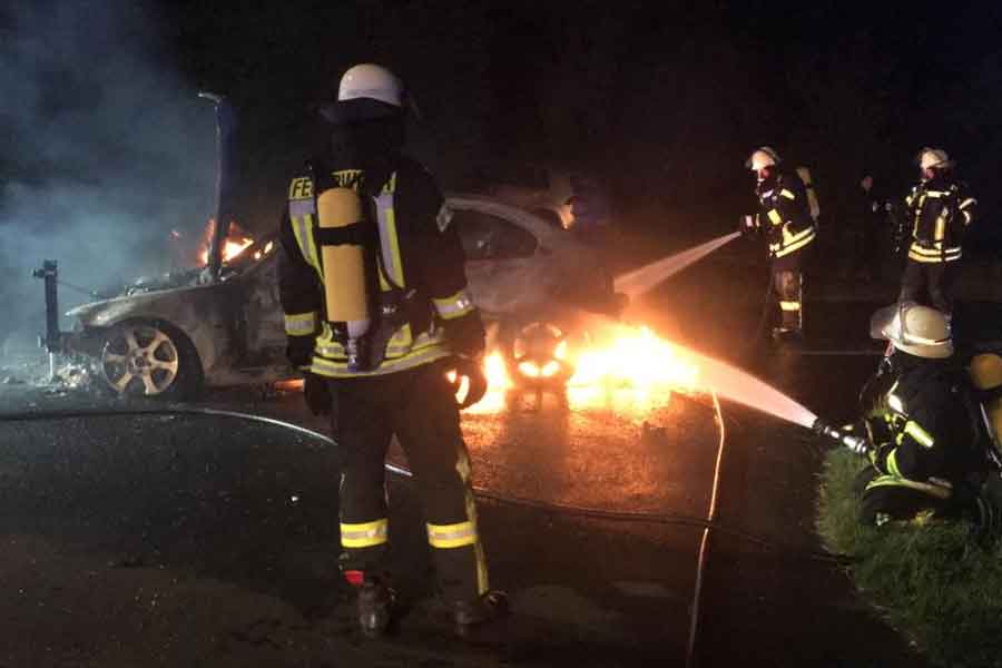 Auto geriet in Brand | Foto: Freiwillige Feuerwehr Königswinter