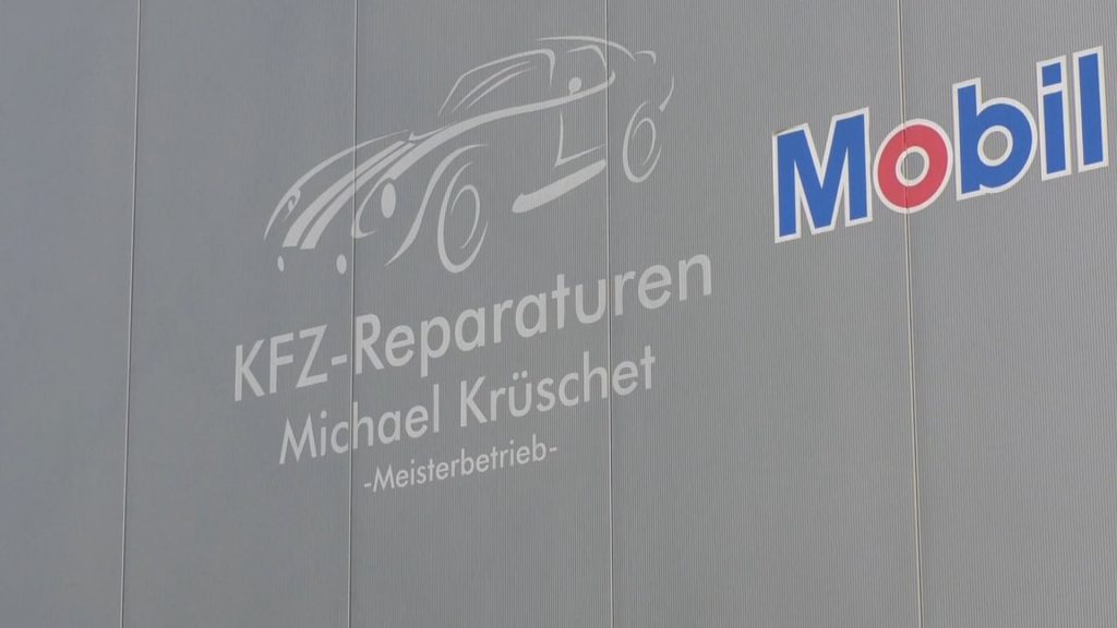 reifenwechselaktion bei krueschet erloes fuer jugendtreff