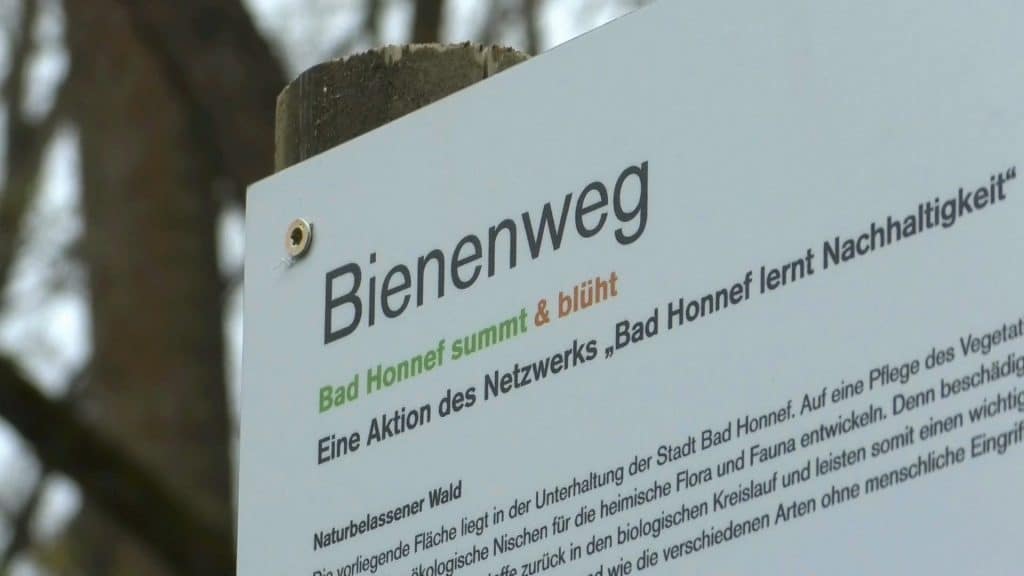 zwei neue tafeln auf dem bienenweg