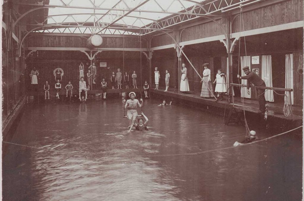 Badeschiff in Koenigswinter