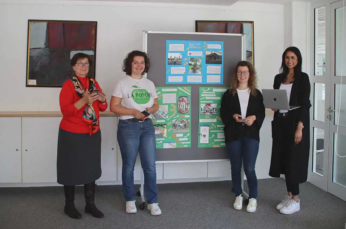 Maria-Elisabeth Loevenich mit Teilnehmerinnen des Projekts „Bad Honnef lernt Nachhaltigkeit“ - Foto: Stadt Bad Honnef