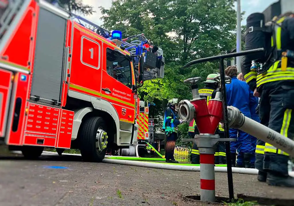 DrehleiteranderEinsatzstelle cFeuerwehrBonn