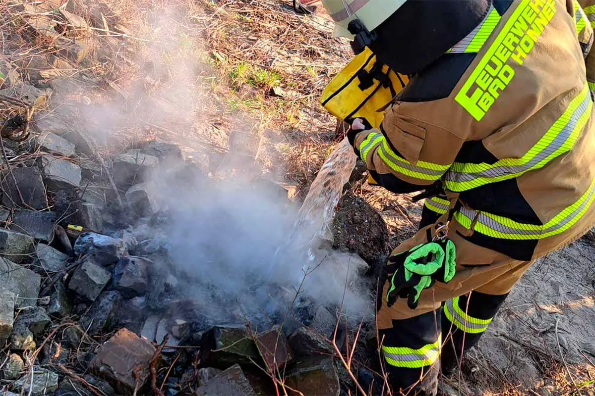 feuer trockener boden