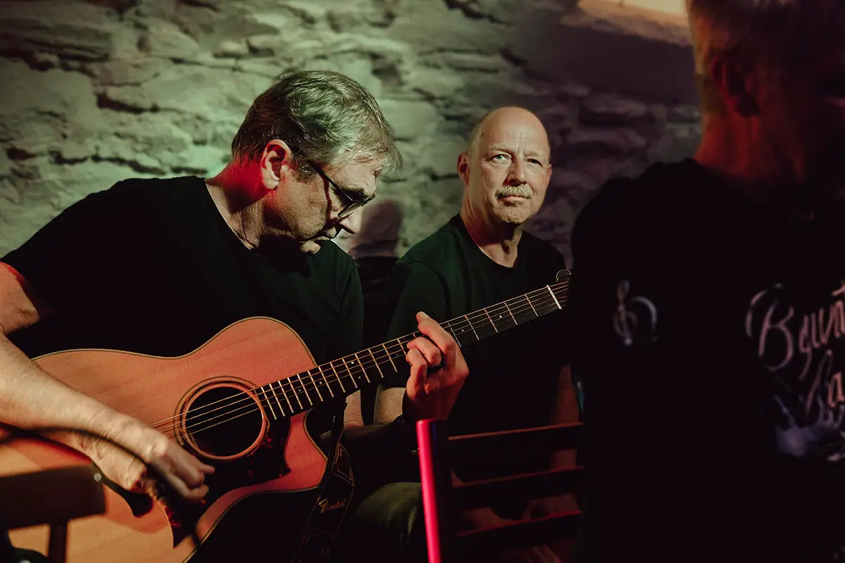 Groove im Gewölbekeller – Ein besonderer Konzertabend mit Bäd Honnef und B&M 3 Baed Honnef 1