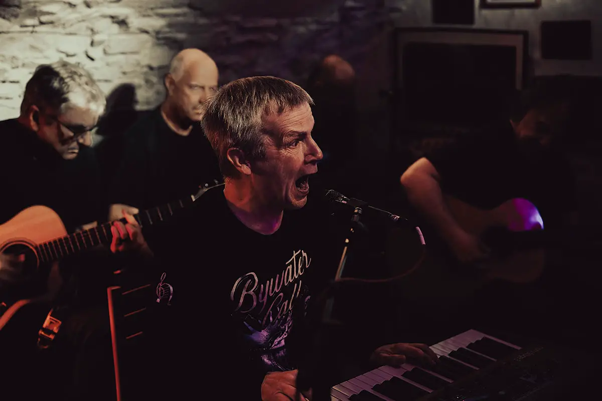 Groove im Gewölbekeller – Ein besonderer Konzertabend mit Bäd Honnef und B&M 4 Baed Honnef 2