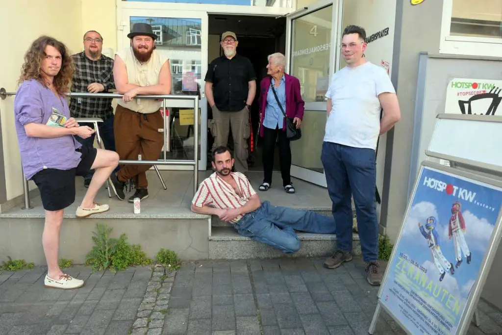 Kunst an zwei Ufern: Vernissagen in Bad Honnef und Königswinter mit starken Impulsen 3 XXL Hotspot factory Foto Florette Hill 11
