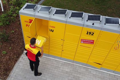 Solar Packstation mit Zusteller