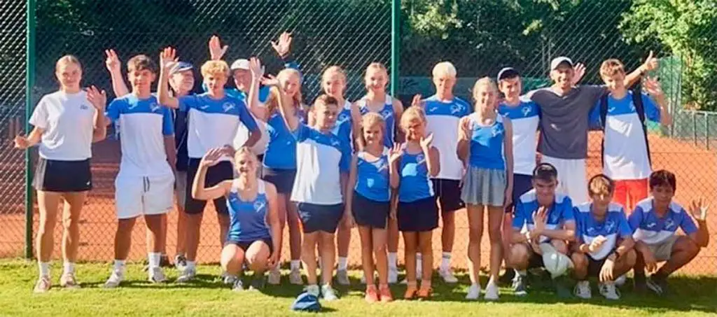 Tennis blau weiß