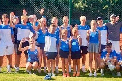 Tennis blau weiß