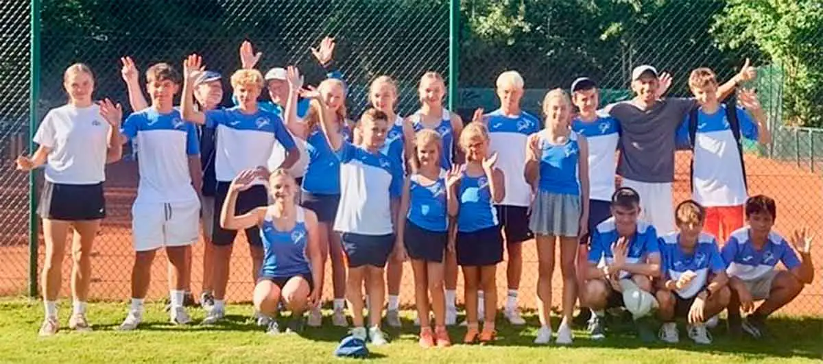 Tennis blau weiß