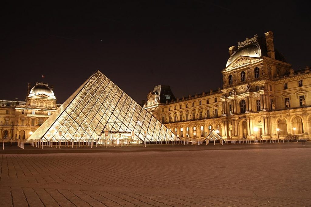 Louvre in Paris (Archiv)