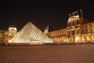 Louvre in Paris (Archiv)
