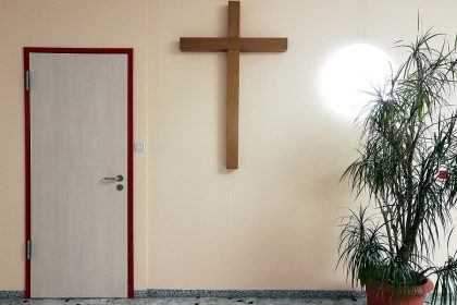 Kreuz in einem Krankenhaus (Archiv)