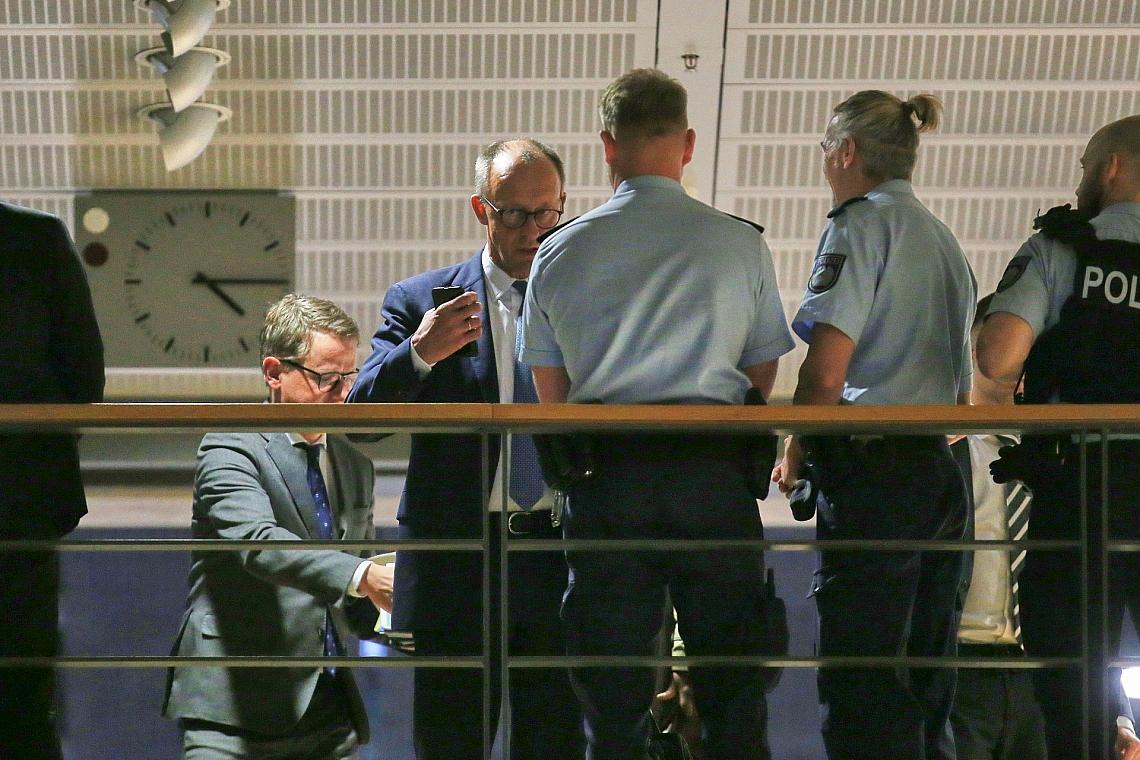 Carsten Linnemann und Friedrich Merz auf dem Weg zum Koalitionsausschuss am 13.11.2025