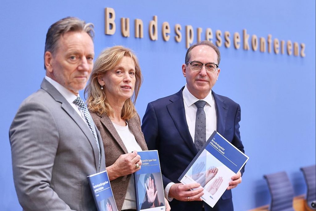 Vorstellung der Bundeslagebilder "Häusliche Gewalt 2024" und "Geschlechtsspezifisch gegen Frauen gerichtete Straftaten 2024" am 21.11.2025
