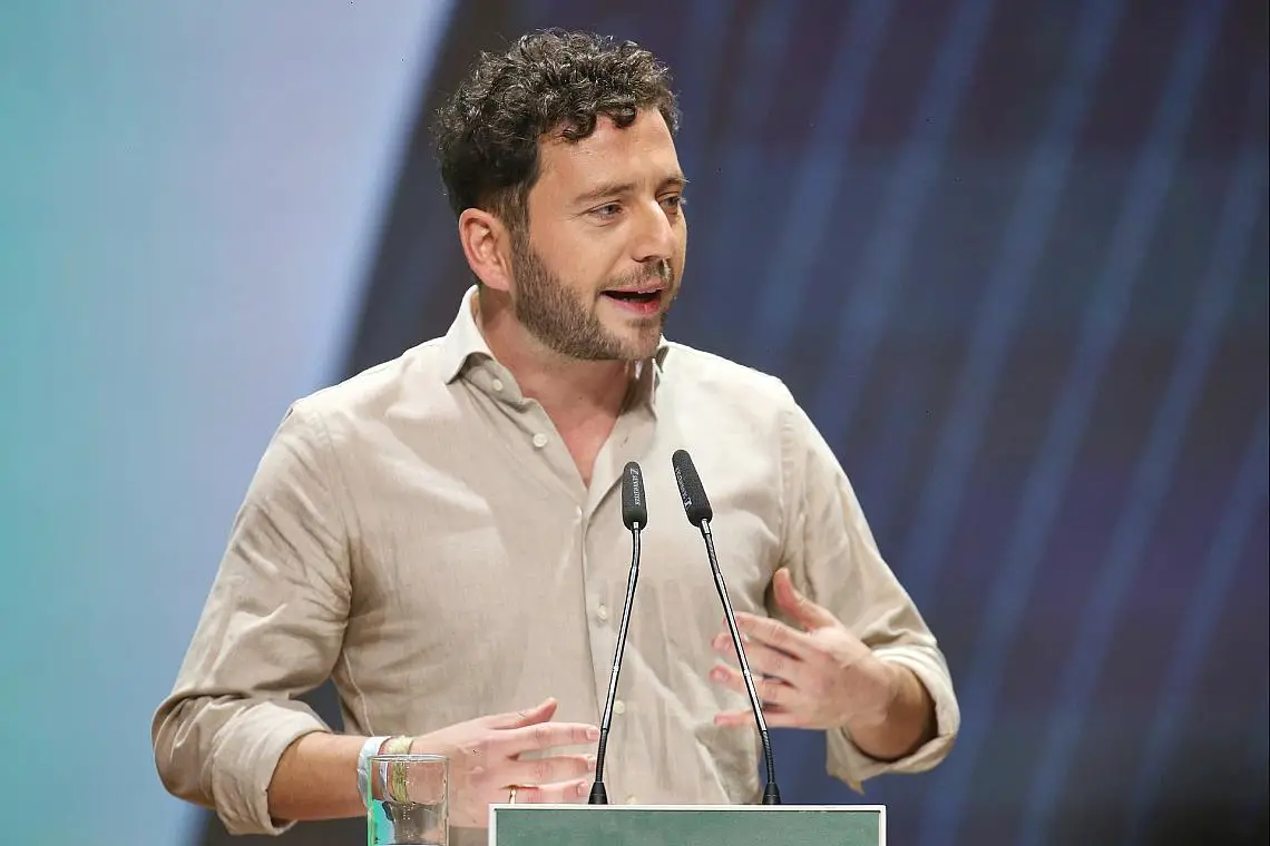 Felix Banaszak am 28.11.2025