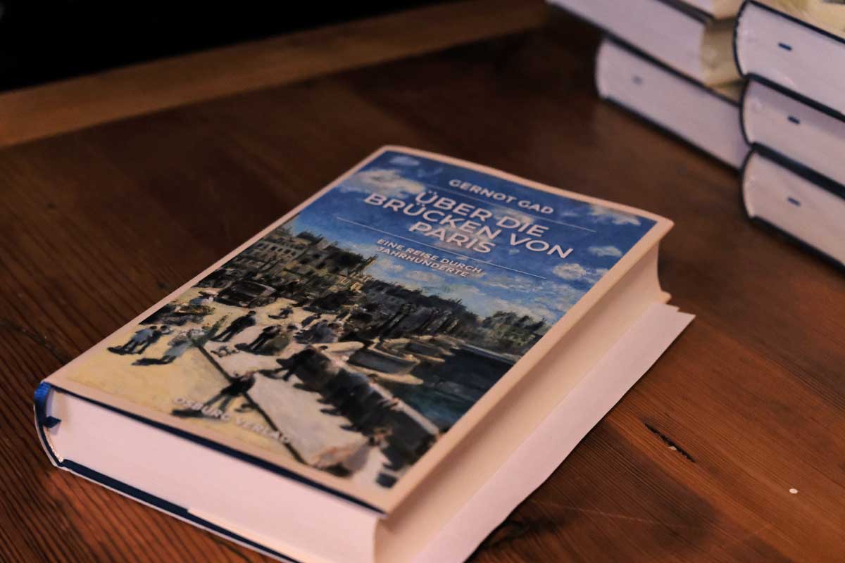 Literarischer Abend bei Pieke und Fein – Gernot Gad stellt „Über die Brücken von Paris“ vor 2 buch