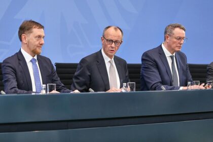 Kretschmer, Merz, Schweitzer am 04.12.2025