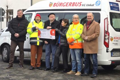 Spende AWO an Buergerbus