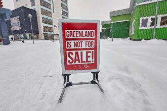 Schild mit der Aufschrift "Greenland is not for sale" am 19.01.2026