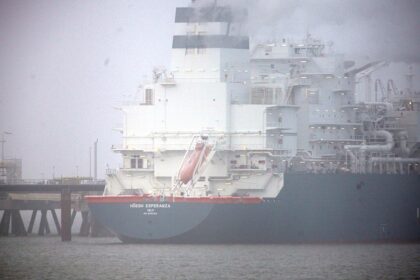 Schwimmendes LNG-Terminal in Wilhelmshaven (Archiv)