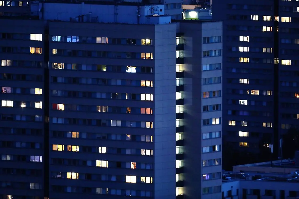 Wohnungen bei Anbruch der Dunkelheit (Archiv)