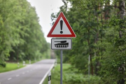 Warnung vor Panzern (Archiv)
