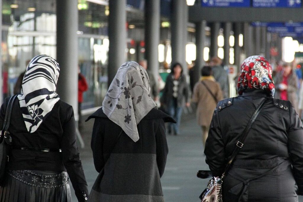 Frauen mit Kopftuch (Archiv)