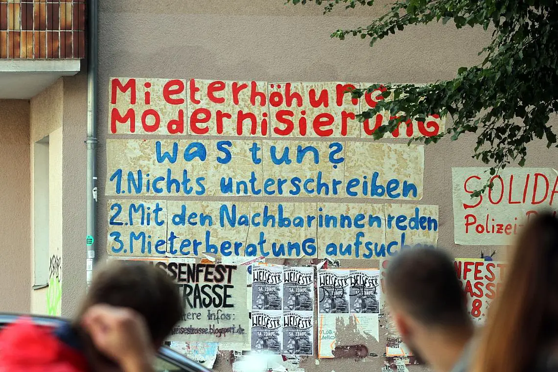 Fassadenbeschriftung gegen Mieterhöhungen (Archiv)