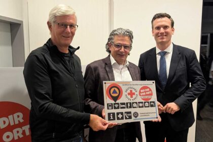 Uebergabe Zertifikat Uwe Westhoven Klaus Pipke Philipp Herzog 1