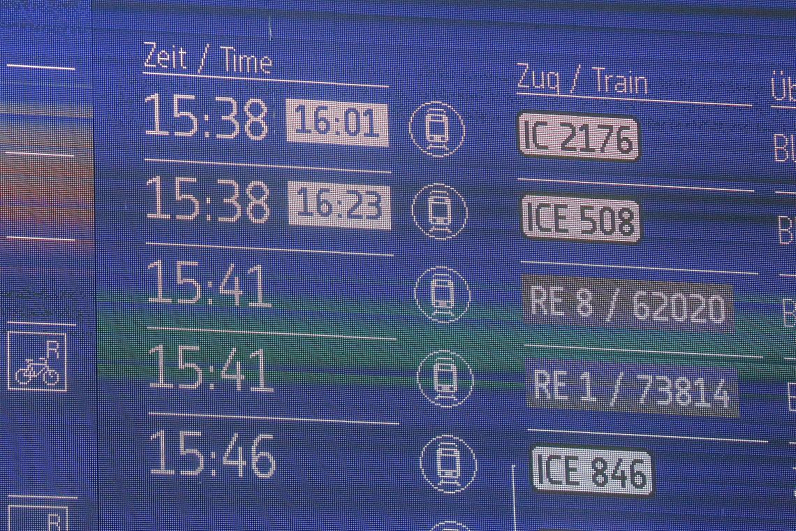 Anzeigetafel bei der Deutschen Bahn (Archiv)