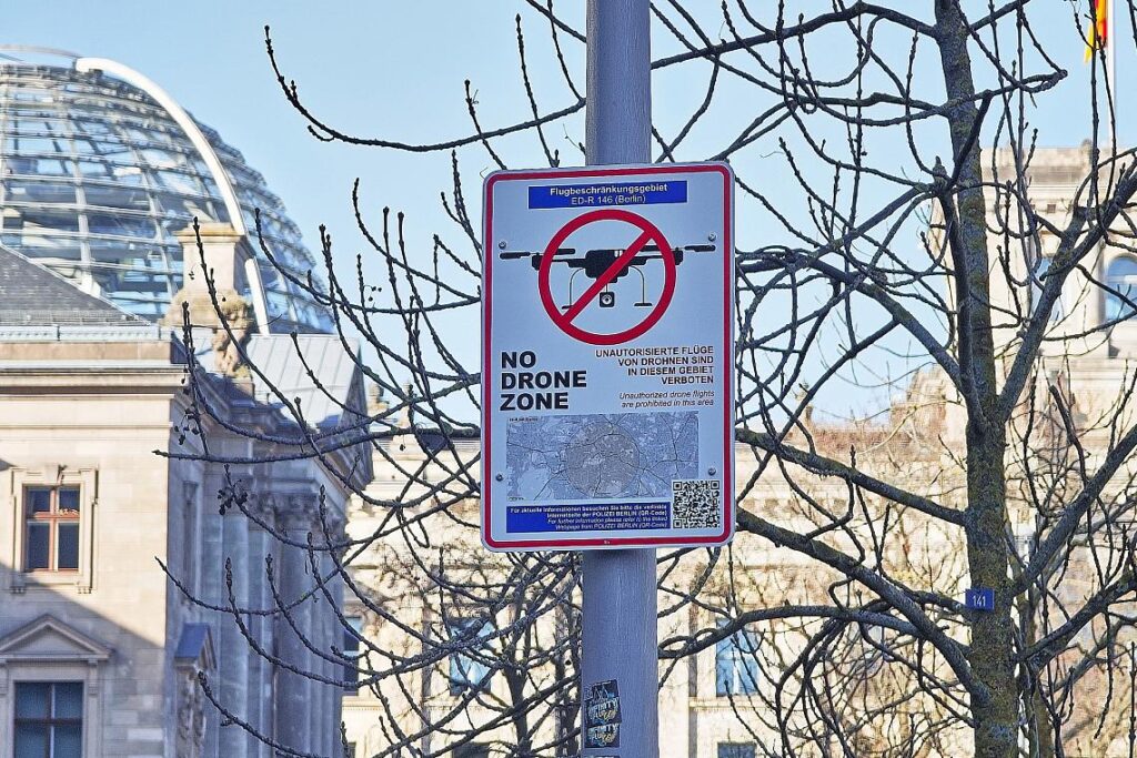 Drohnen-Verbots-Schild am Bundestag