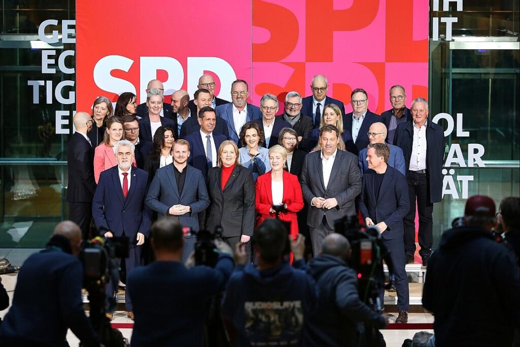 Gruppenfoto nach SPD-Krisensitzung (Archiv)