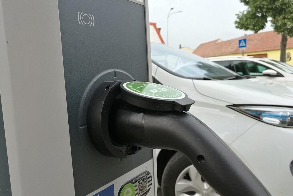 Stromtankstelle für E-Auto (Archiv)