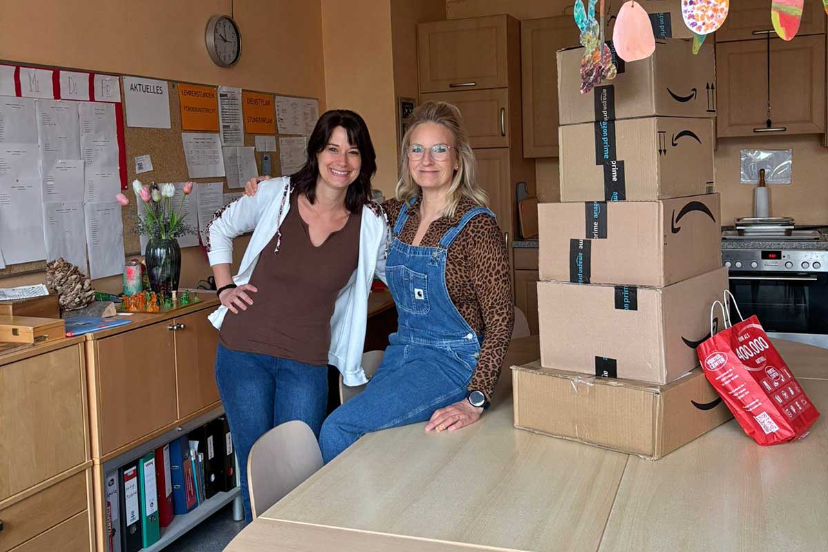 Nach Benefizkonzert: Neues Spielzeug für die OGS der Löwenburgschule 2 rebecca und