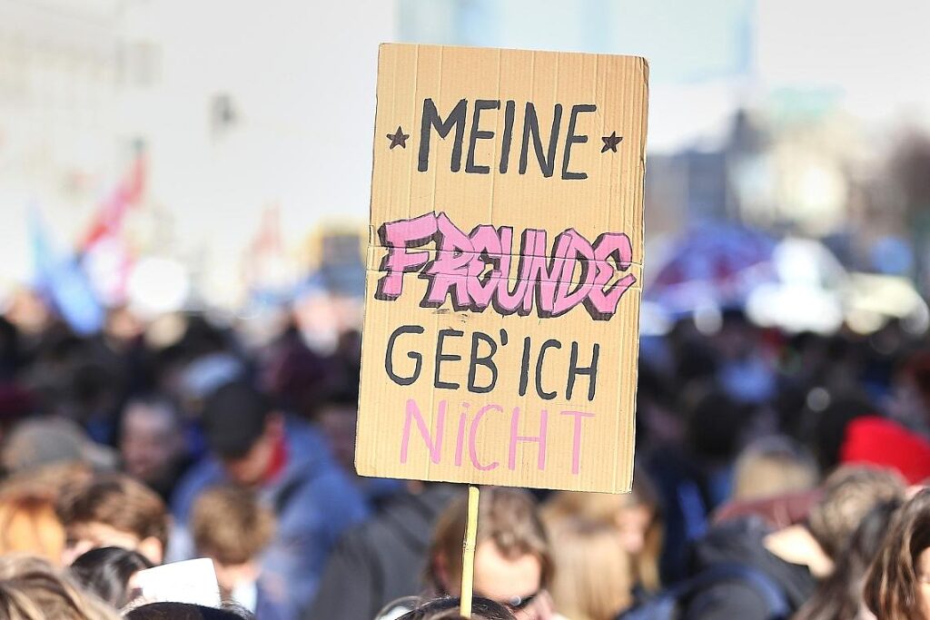 Schüler-Demo gegen Wehrdienstpläne (Archiv)
