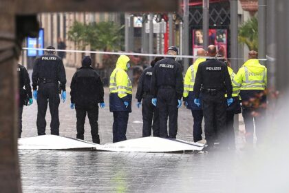 Auto fährt in Leipzig in Menschenmenge - Polizei am Tatort am 05.05.2026