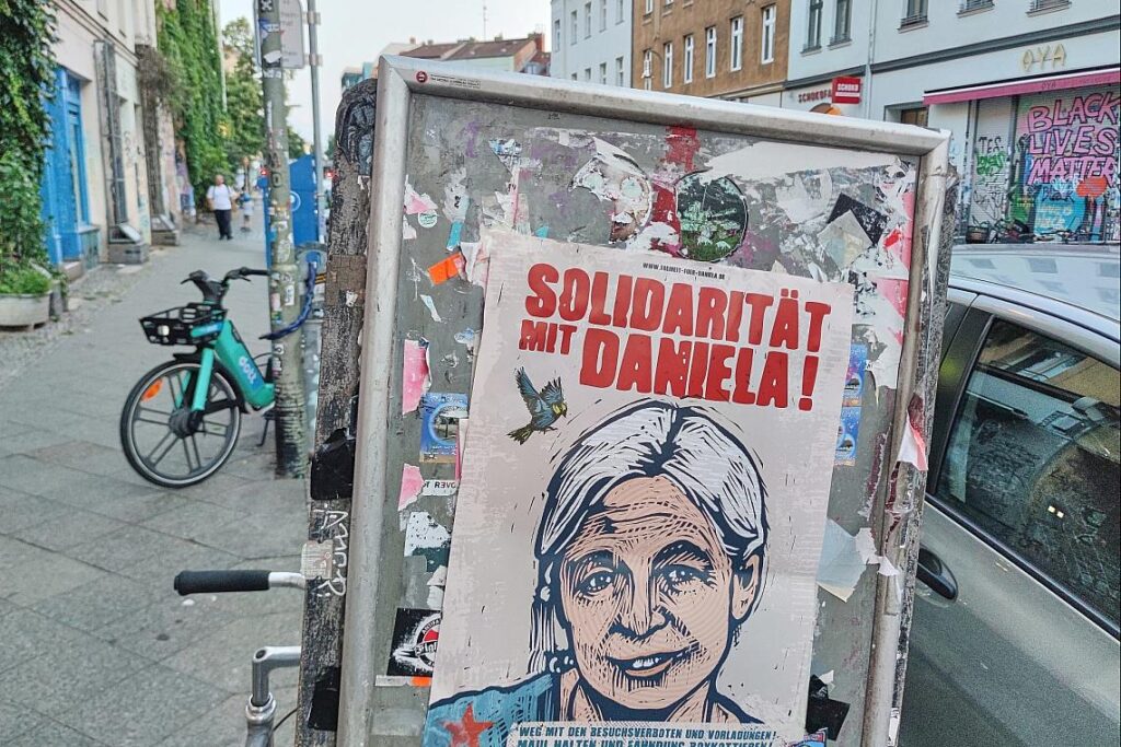 Plakat wirbt für Solidarität mit Daniela Klette (Archiv)