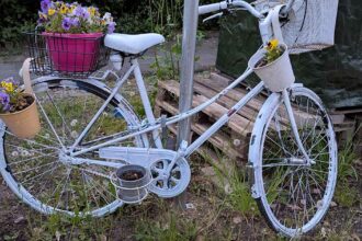 weisses fahrrad