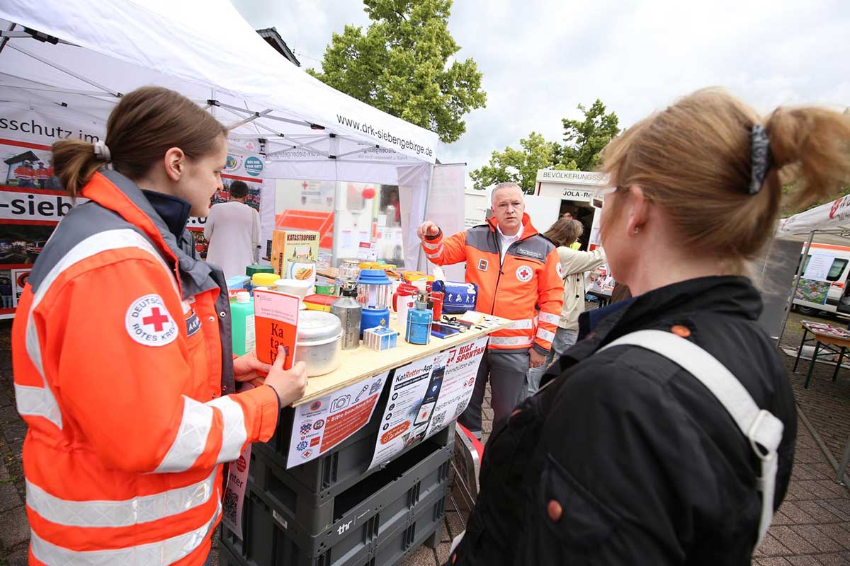 1. Bevölkerungsschutztag der Stadt Bad Honnef - DRK Siebengebirge zieht positive Bilanz 3 Persoenliche Notfallvorsorge Foto Ralf Klodt DRK