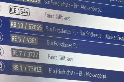 Anzeigetafel bei der Deutschen Bahn (Archiv)