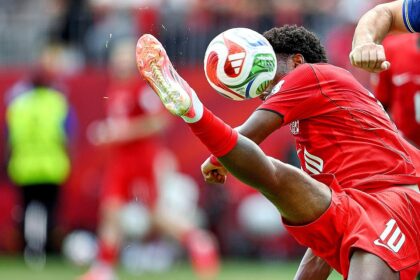 Kanadas Jonathan David bei der WM 2026 am Ball (Archiv)