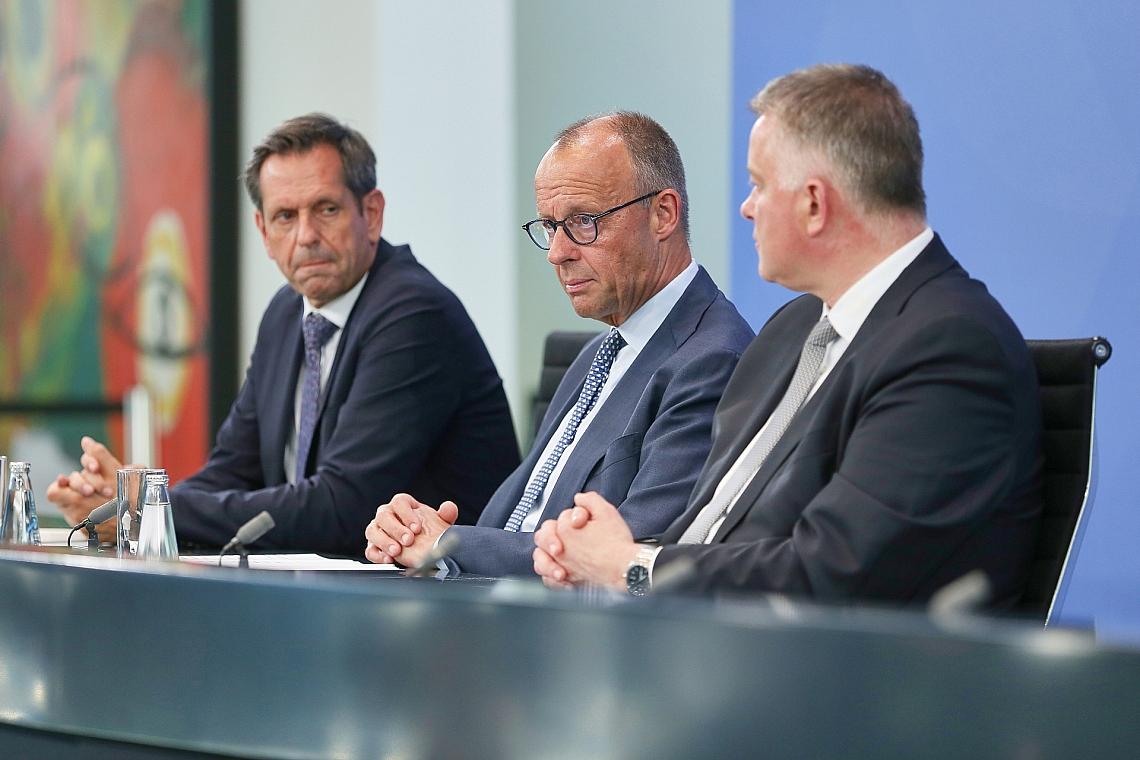 Olaf Lies, Friedrich Merz, Gordon Schnieder am 25.06.2026