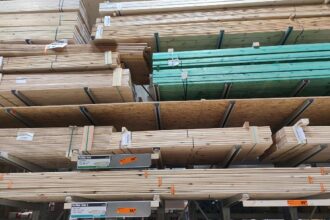 Holz im Baumarkt (Archiv)