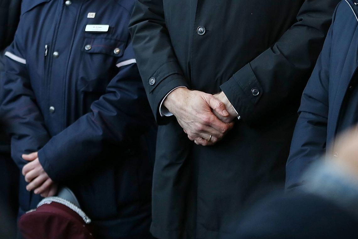 Schweigeminute nach Tod von Zugbegleiter (Archiv)