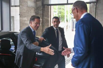 Mark Rutte nimmt an Kabinettssitzung teil am 01.07.2026