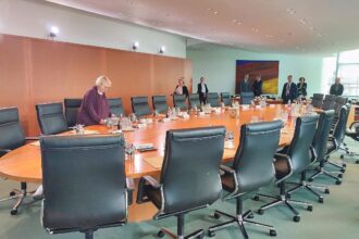 Kabinettstisch (Archiv)