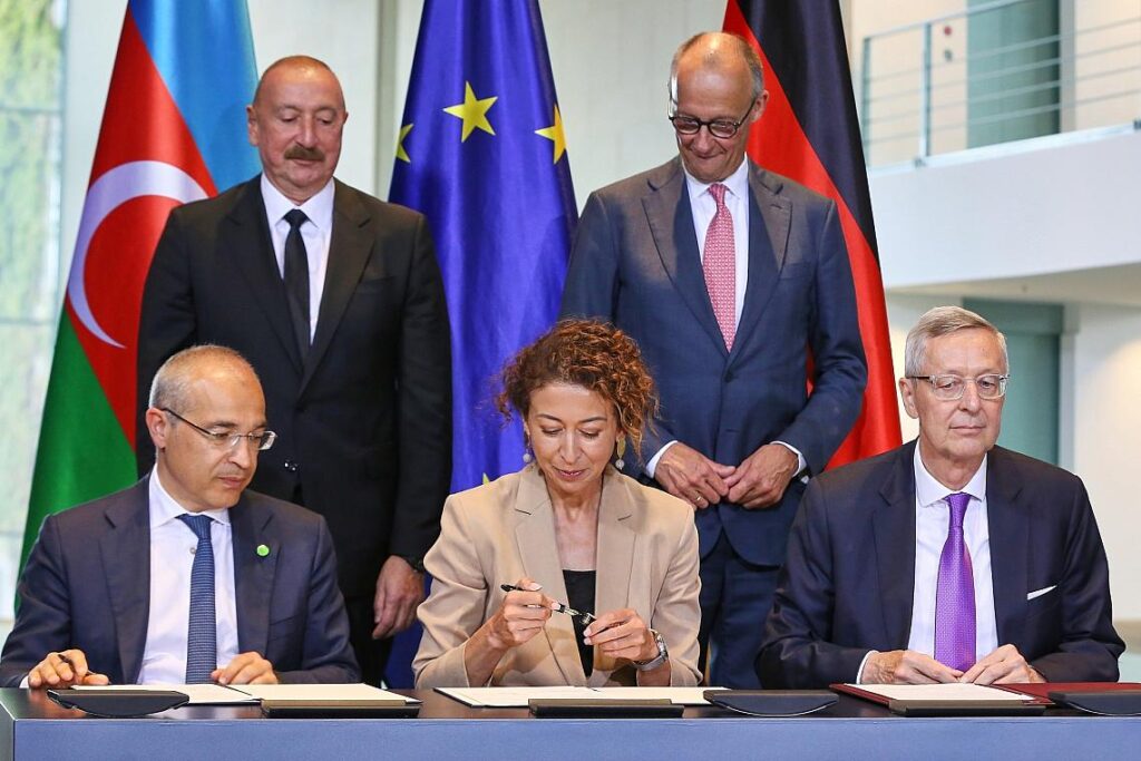 Unterzeichnung einer gemeinsame Erklärung zur Gründung des Deutsch-Aserbaidschanischen Wirtschaftsrats am 21.07.2026